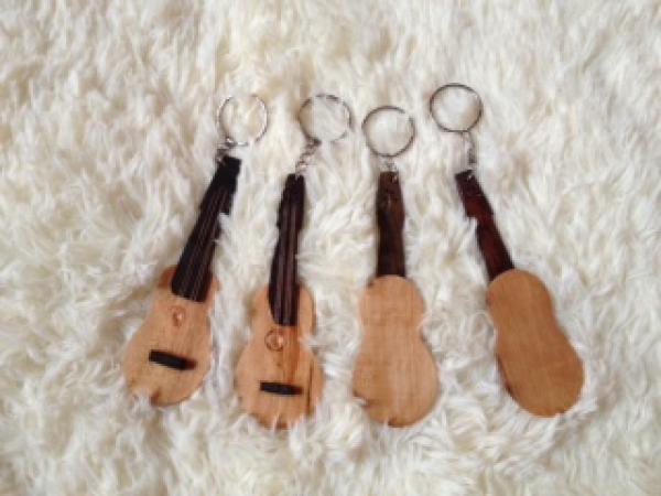 Gantungan kunci gitar mini  Gantungan kunci gitar mini