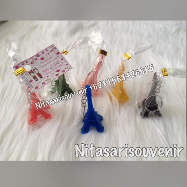 Gantungan kunci eifel pw  Gantungan kunci eifel pw