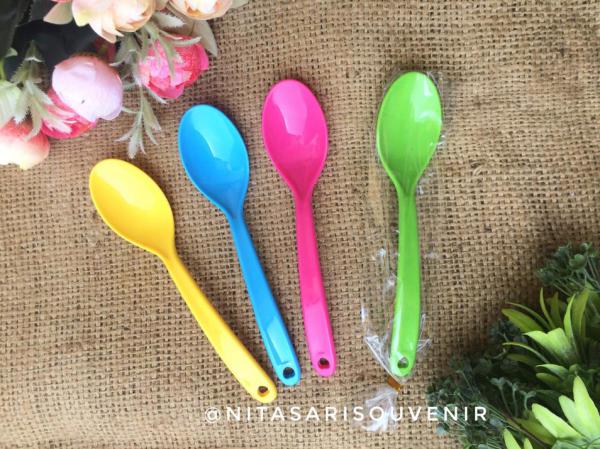 sendok plastik warna  sendok plastik warna