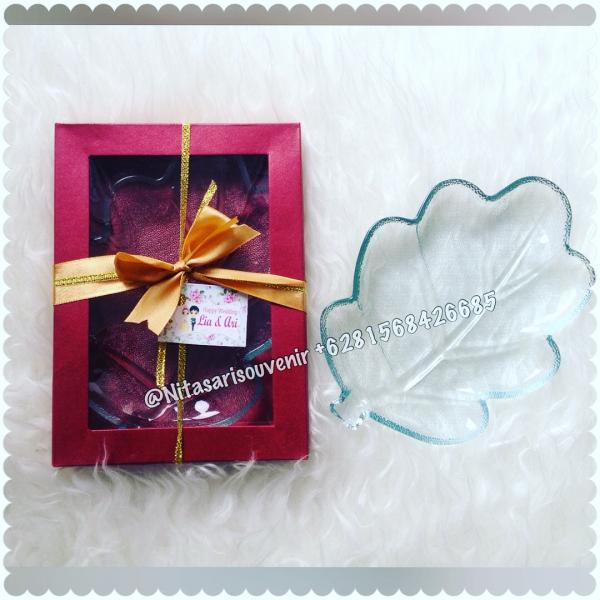 piring daun  piring daun