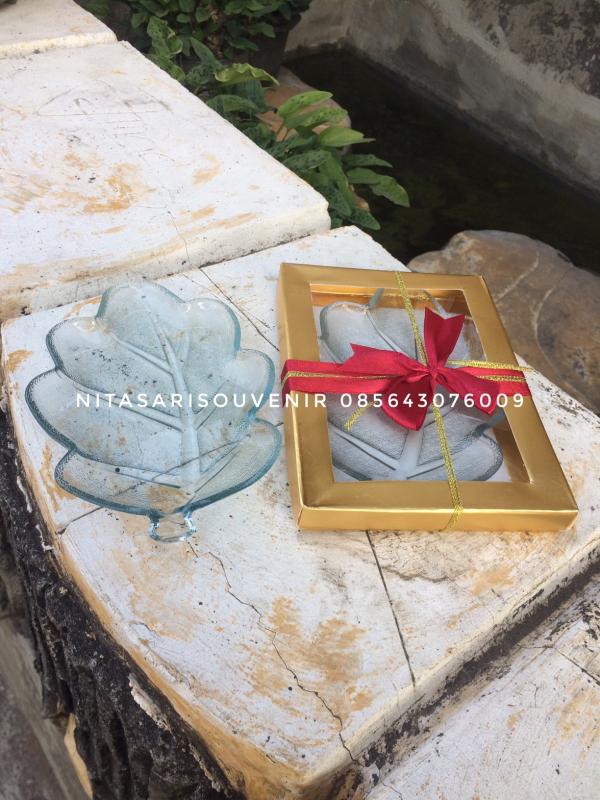 piring daun piring daun