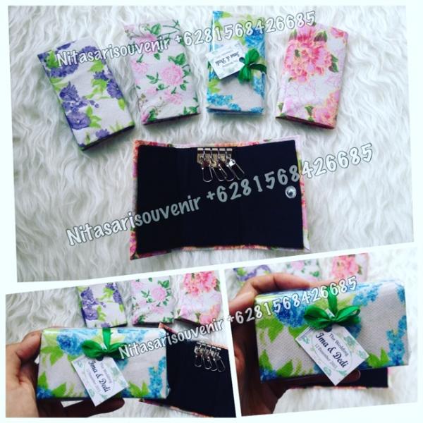 Dompet STNK bunga-bunga  Dompet STNK bunga-bunga