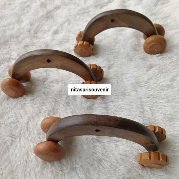 Alat Pijat Roda 4  Alat Pijat Roda 4