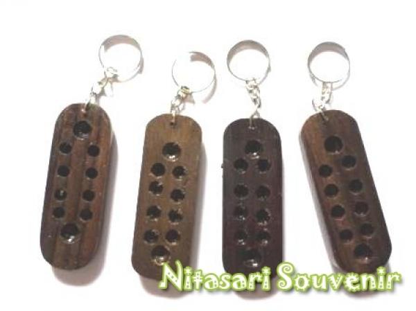 gantungan kunci dakon kayu hitam gantungan kunci dakon kayu hitam