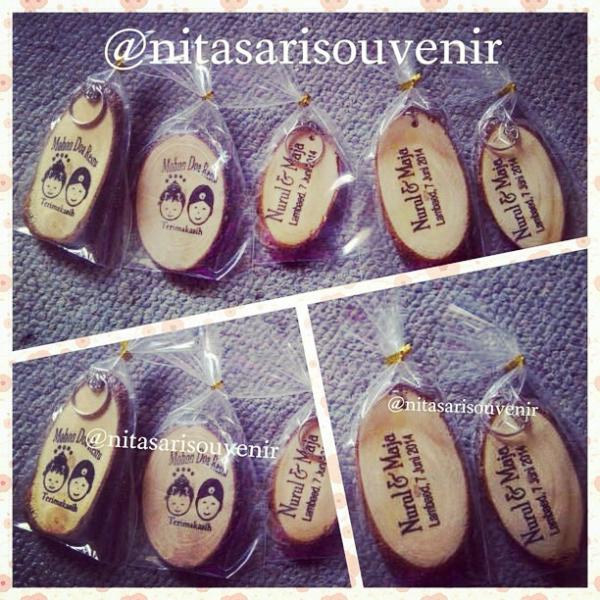 Gantungan kunci pinus manten kp  Gantungan kunci pinus manten kp