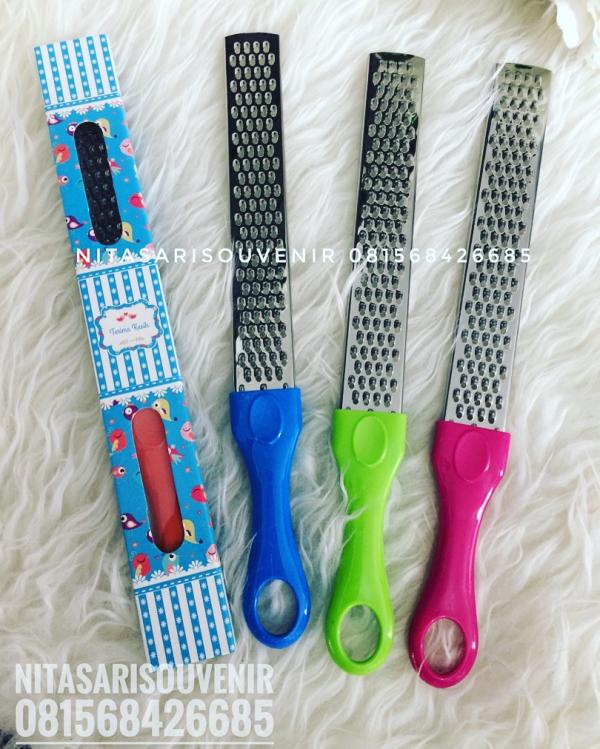 parutan keju panjang