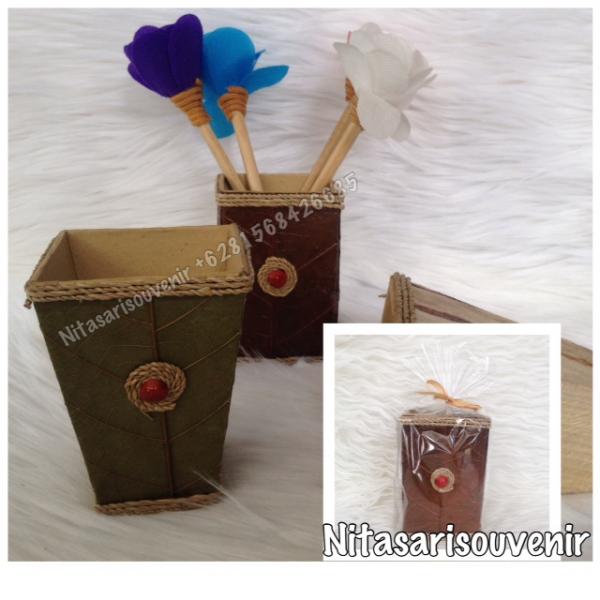 Tempat pensil daun  kp  Tempat pensil daun  kp